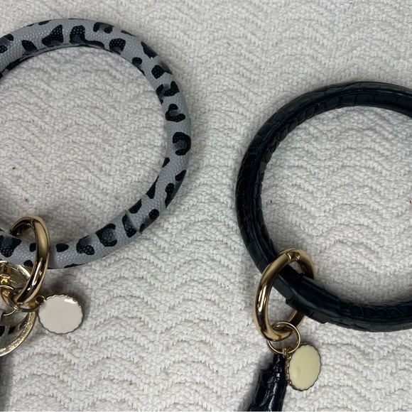 2 car key ring wristlets with gold charms - Picture 3 of 3